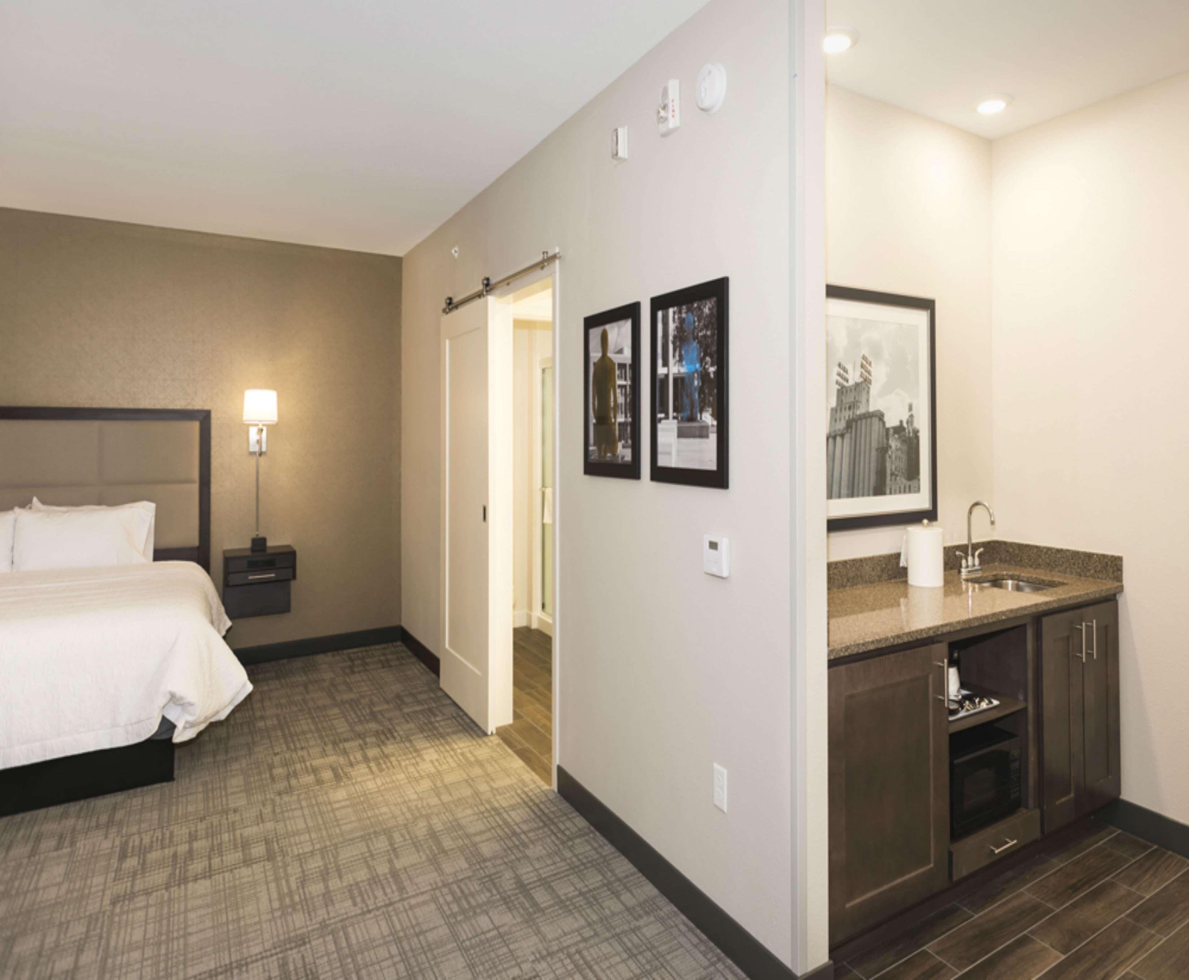 Hampton Inn And Suites Minneapolis University Area, Mn 3*